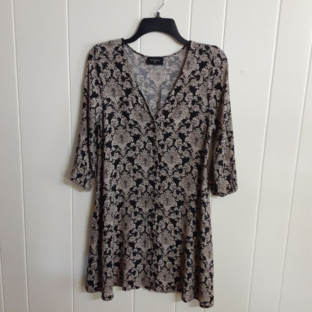Everly Damask Shift v neck mini Dress women Size S with 3/4 sleeves